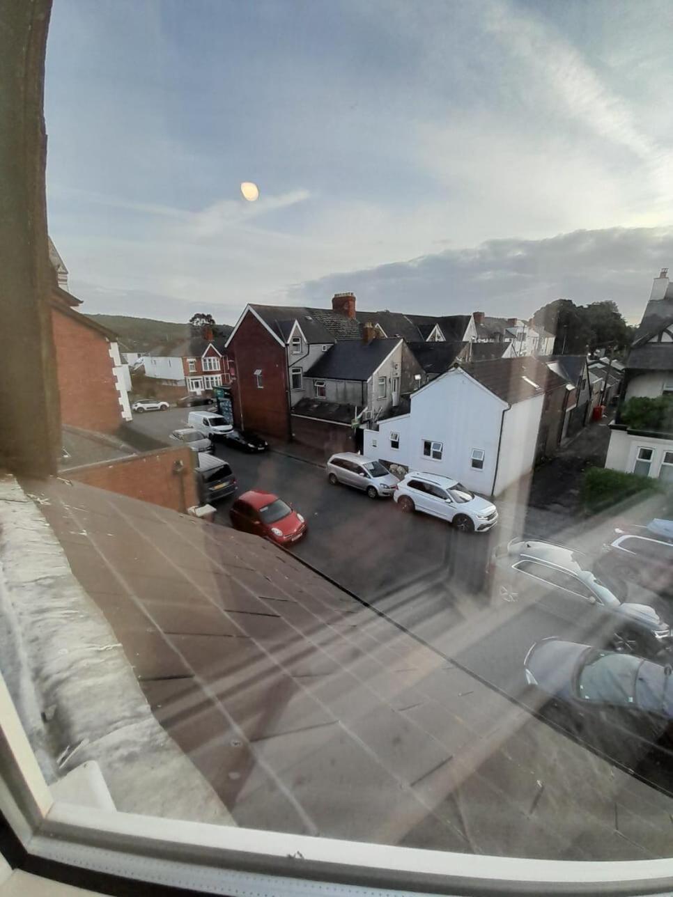 Entire Victoria Park Cardiff Apartment With Free Street Parking Bus 17 And 18 Direct To Cardiff City Centre, Fast Free Wi-Fi Exterior foto