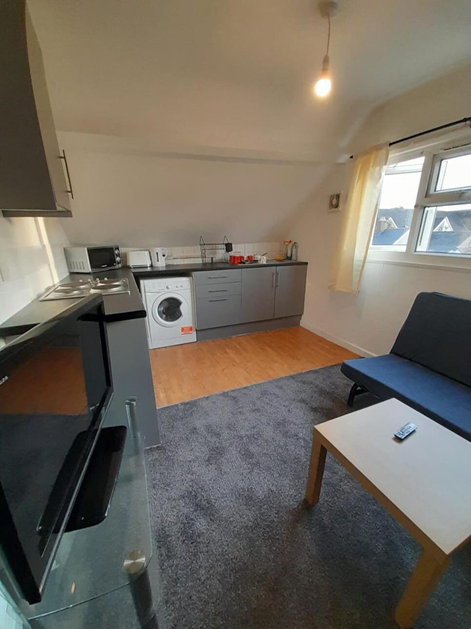 Entire Victoria Park Cardiff Apartment With Free Street Parking Bus 17 And 18 Direct To Cardiff City Centre, Fast Free Wi-Fi Exterior foto